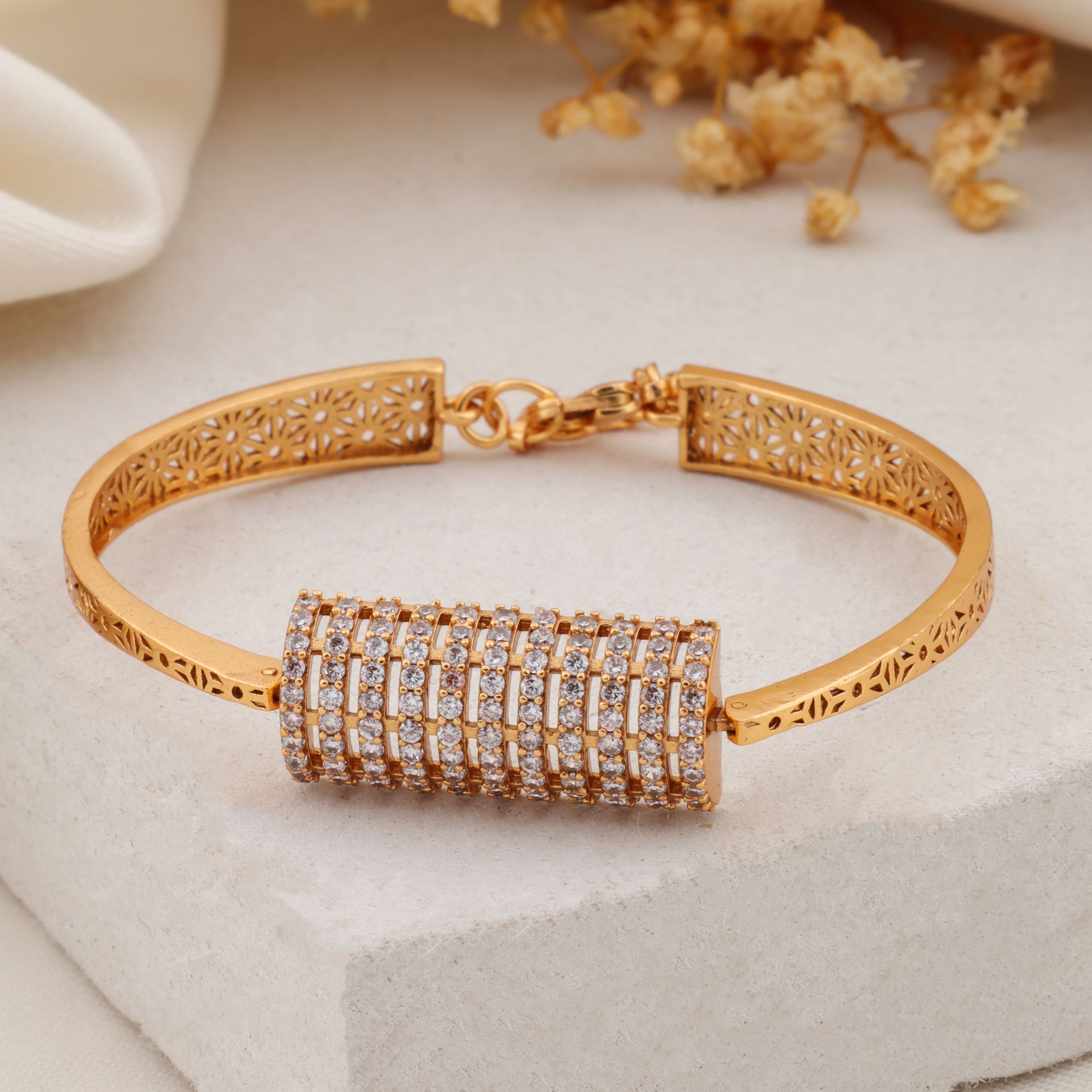 Eira Flow Bracelet